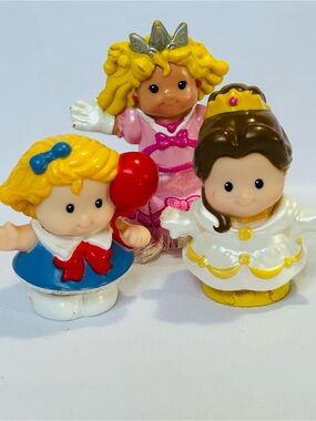 Little people figures lot Belle read